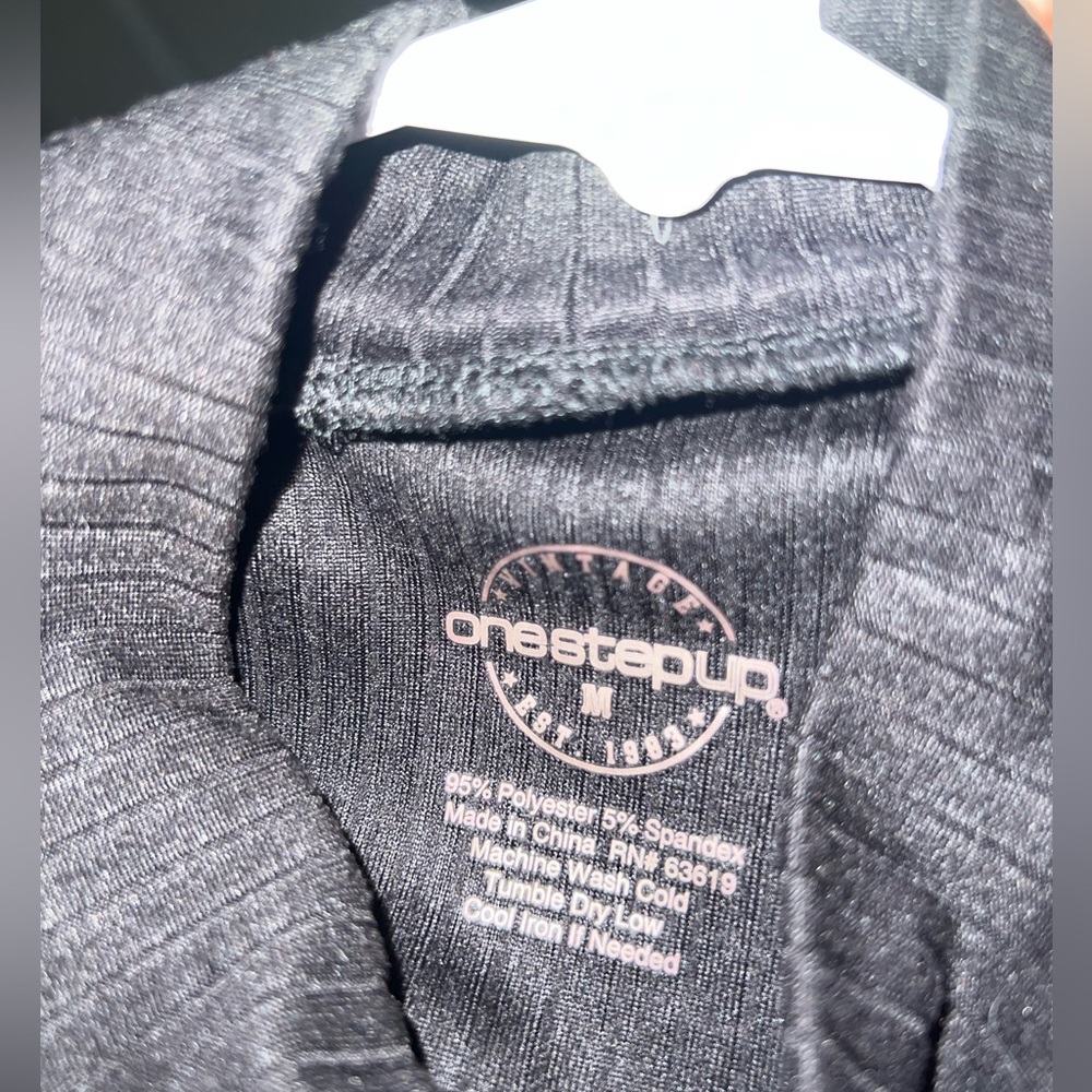 Basic black top - Picture 6 of 6